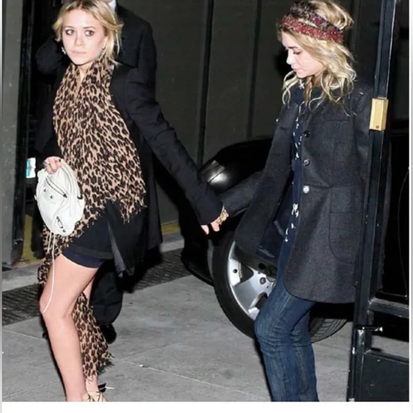 Louis Vuitton Stephen Sprouse Leopard Print scarf - Picture 6 of 8